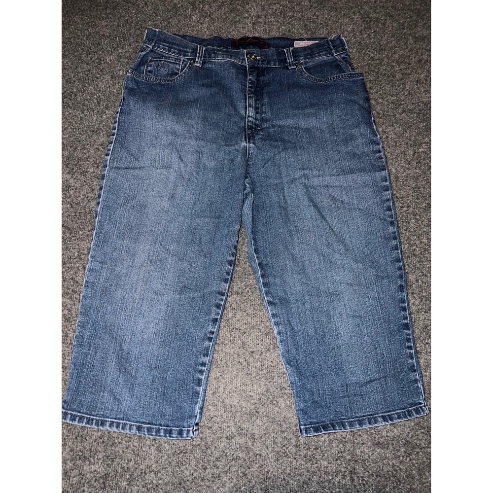 Gloria Vanderbilt Amanda Capri Jeans 18P Medium Wash Blue Embroidered Cropped